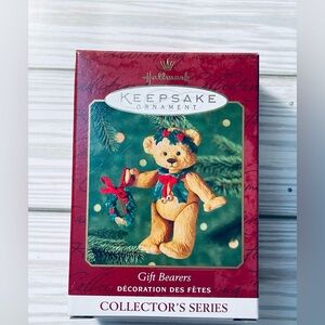 Hallmark 2001 Keepsake Christmas Ornament Gift Bearers Collector #3 Series Bear